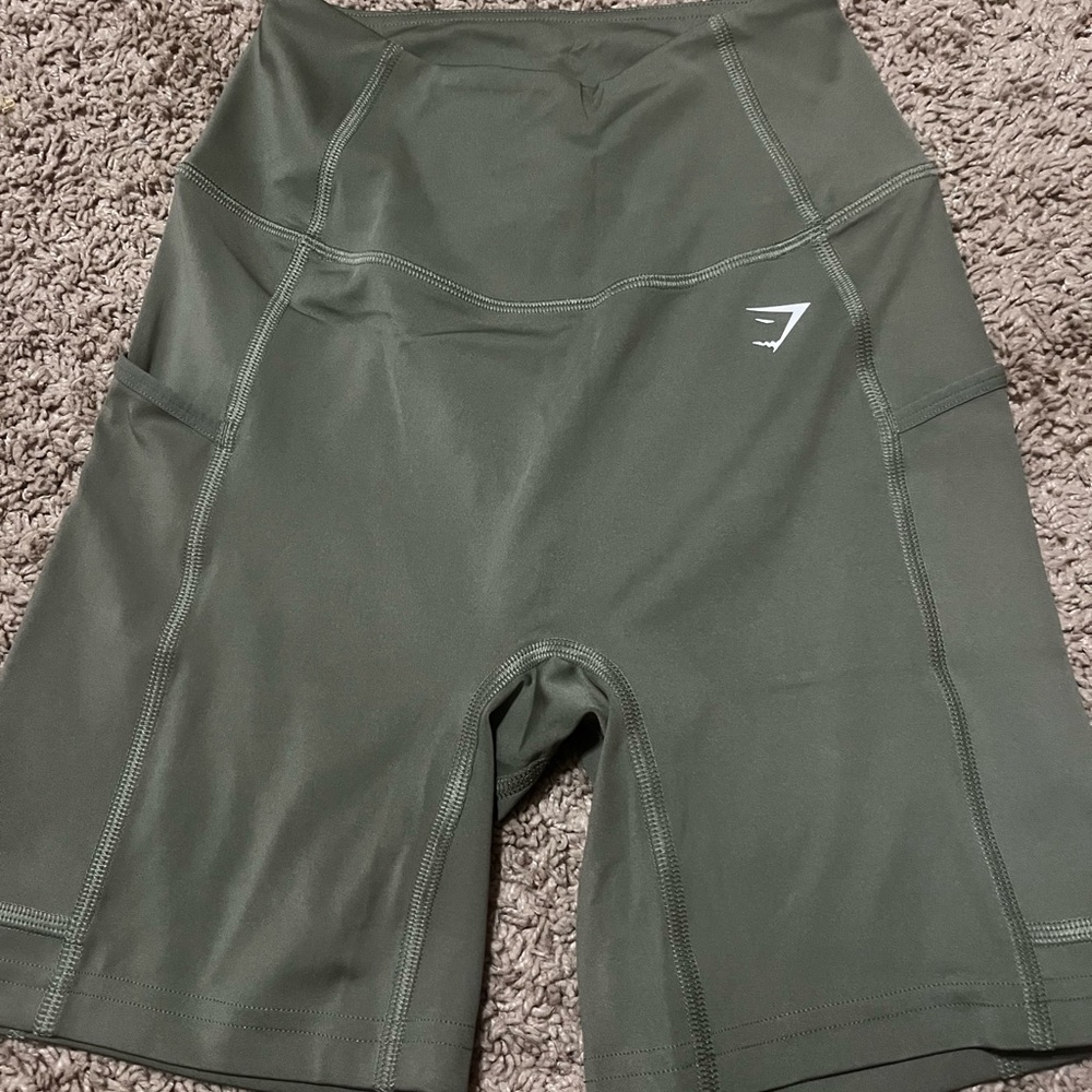 Sage green biker shorts GYMSHARK XS